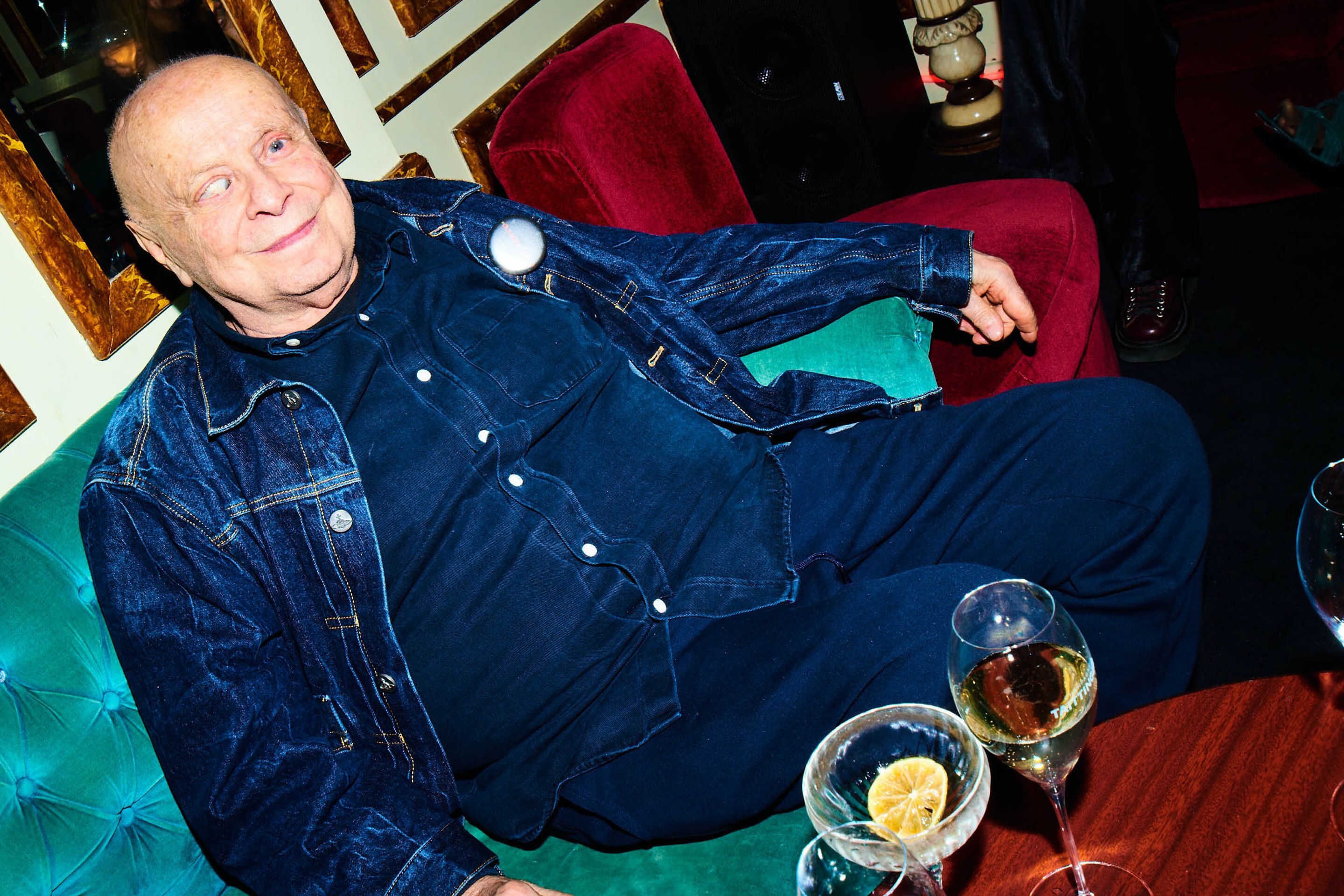 Bella howard vivienne westwood backstage07