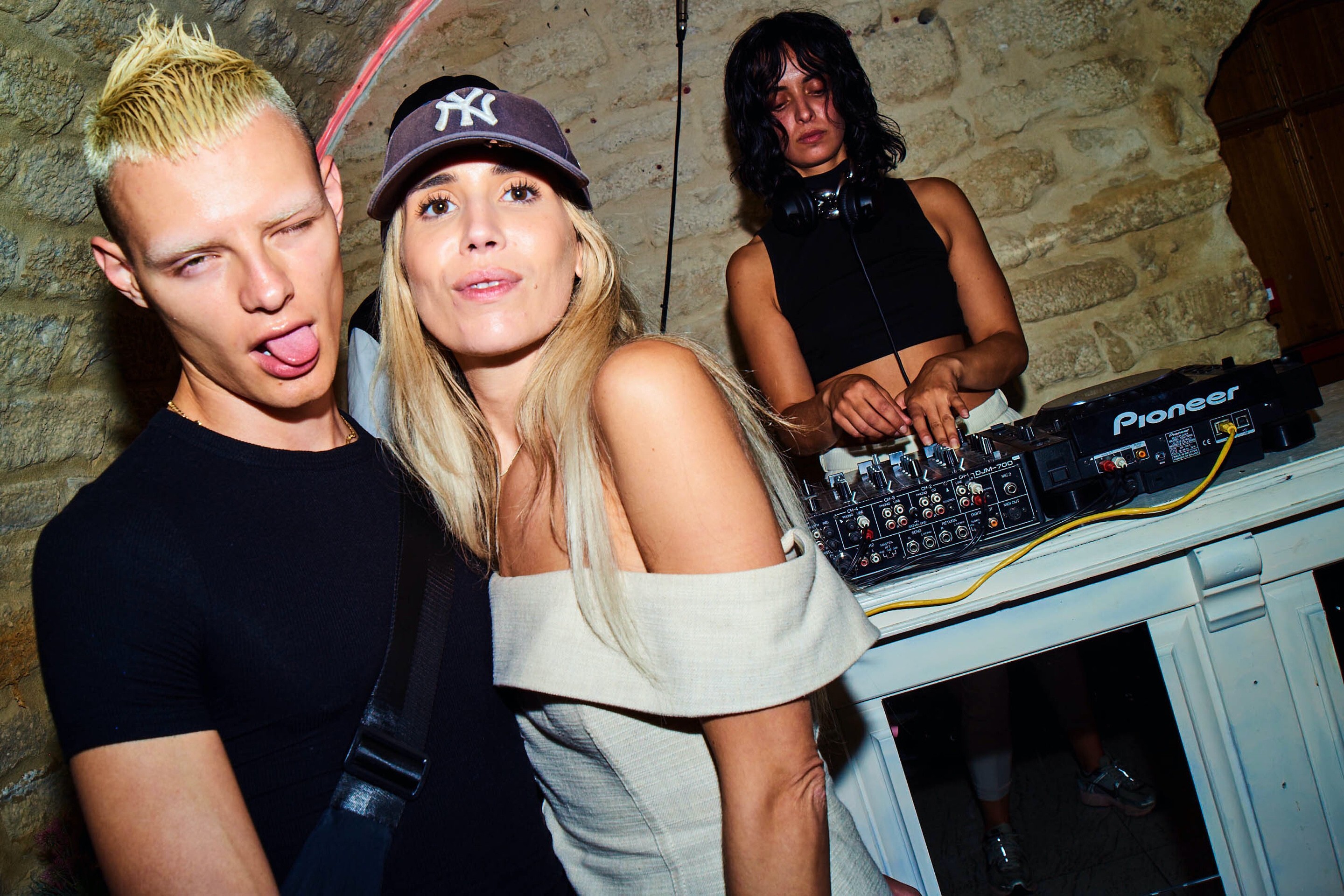 Bella howard vivienne westwood backstage13