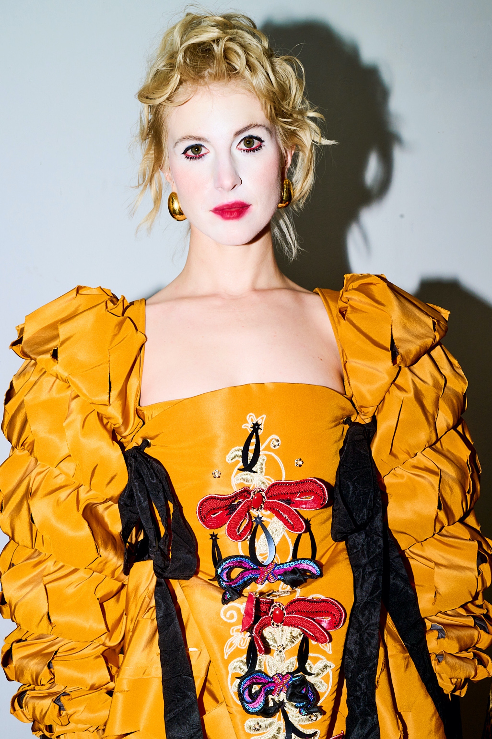 Bella howard vivienne westwood backstage33
