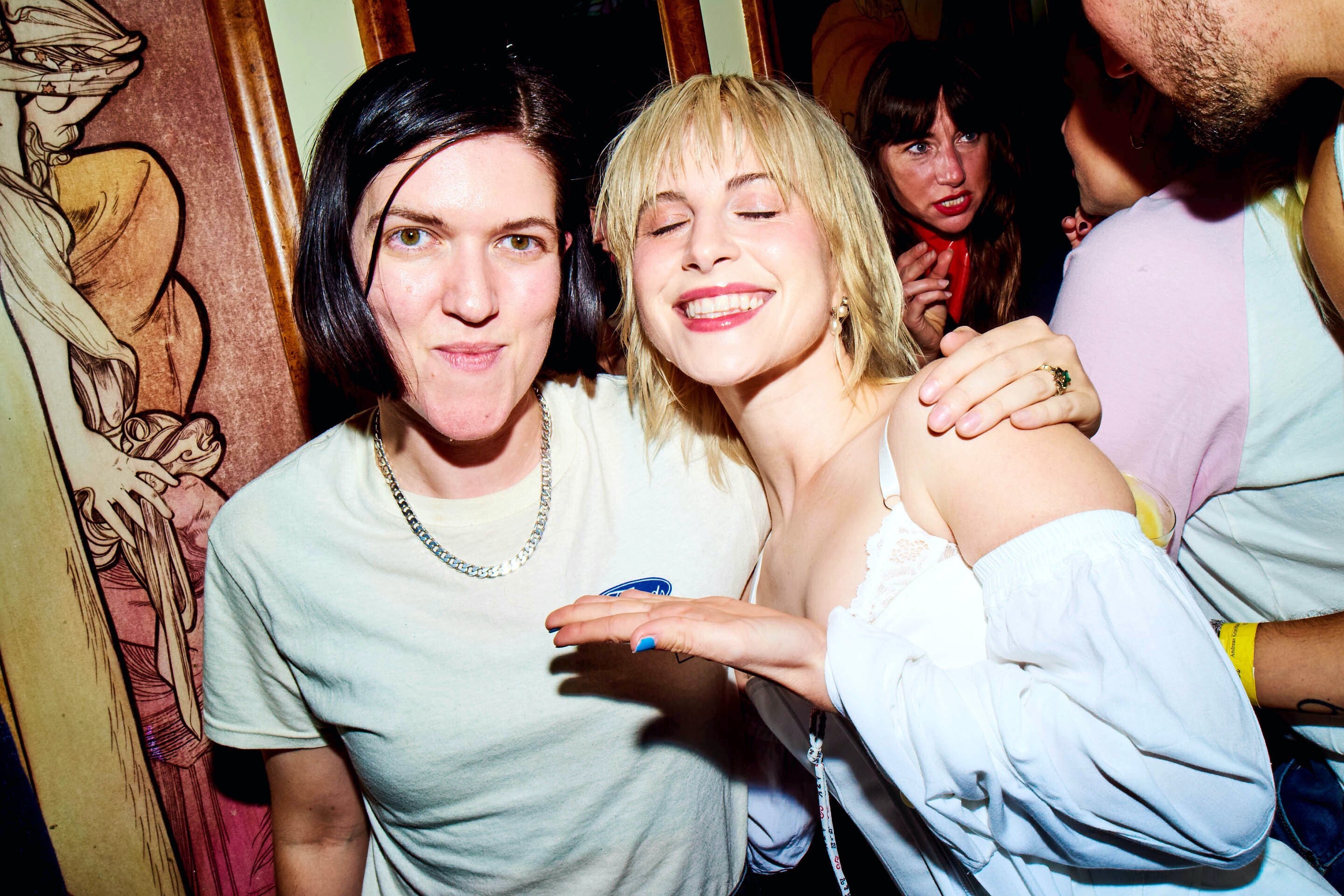 Bella howard vivienne westwood backstage44