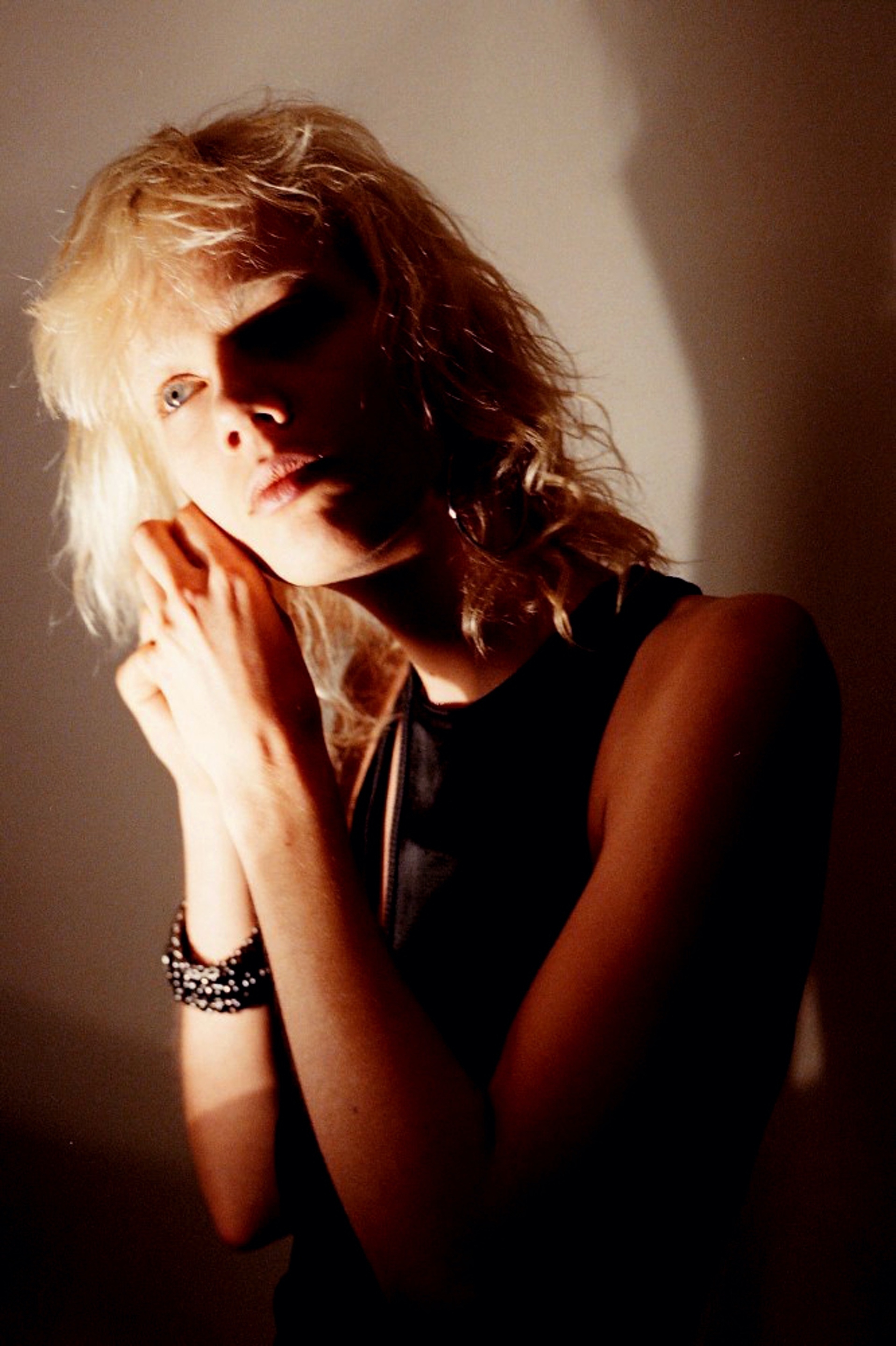 Bella howard vogue china09