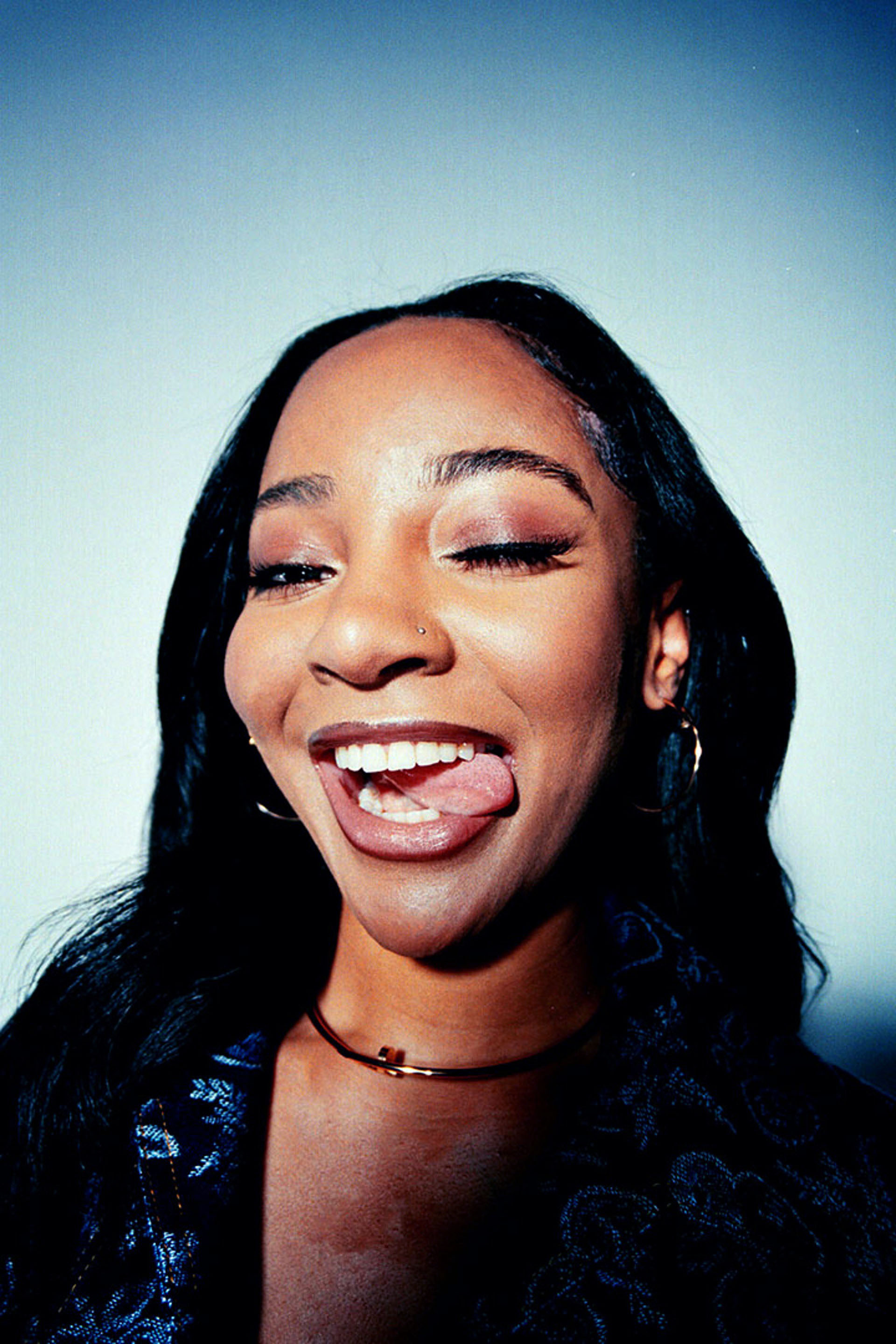 Bella howard wonderland magazine05