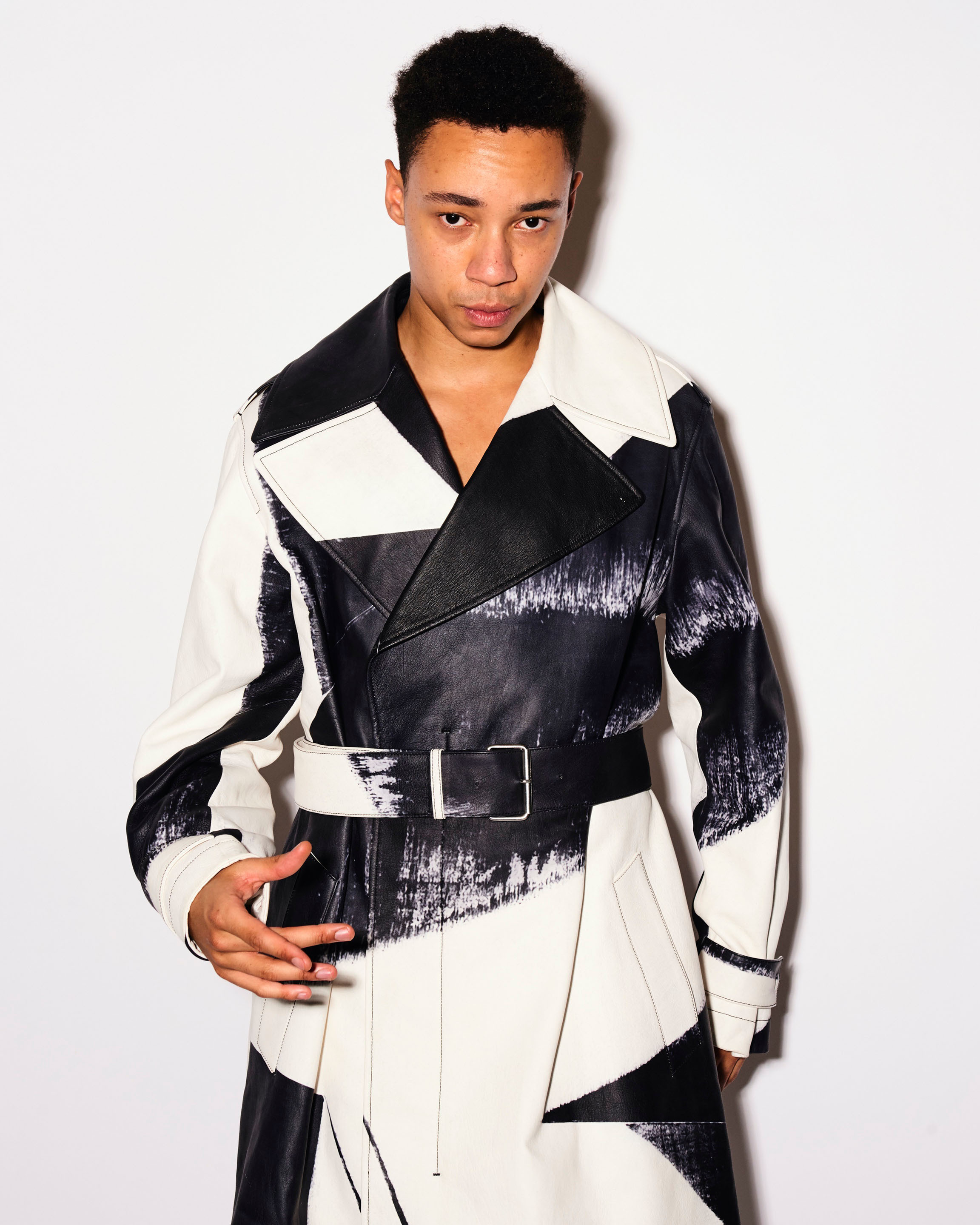 Bella howard wonderland magazine15